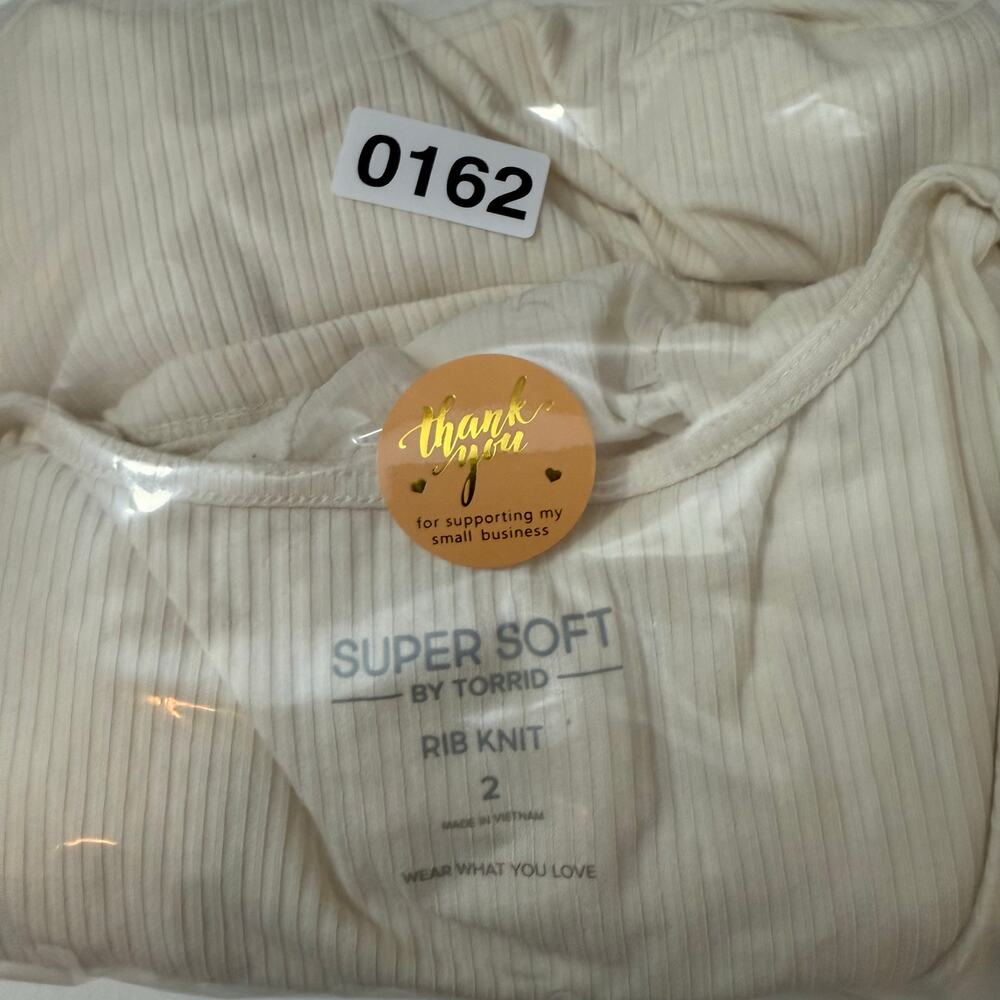 Torrid Ribbed V-Neck Surplice Top Pristine Size 2 (2X 18–20) Soft Stretch - Picture 9 of 9